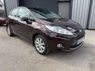 Usado Ford Fiesta Zetec 82 HP (60 kW) 2008 Vermelho Citadino