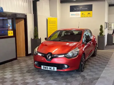 Used Renault Clio IV Dynamique 90 HP (66 kW) 2016 Red Hatchback
