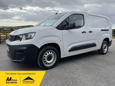 Used Peugeot Partner Premium 101 HP (74 kW) 2023 White MPV