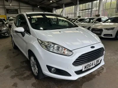 Begagnad Ford Fiesta Zetec 82 HK (60 kW) 2015 Vit Halvkombi