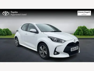 Używany Toyota Yaris Hybrid 114 KM (83 kW) 2024 Biały Hatchback