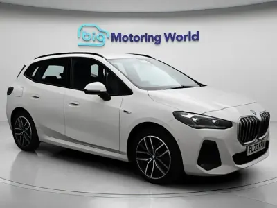 Begagnad BMW 225 M Sport 245 HK (180 kW) 2023 Vit Minibuss