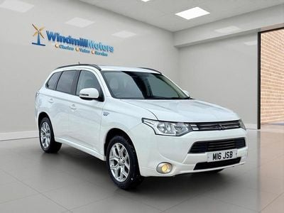 White Used 2015 Mitsubishi Outlander P-HEV Estate | £8,750 (Good price)