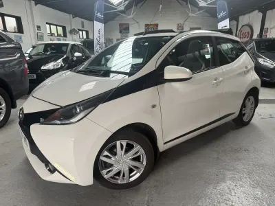 Used Toyota Aygo x-press 69 HP (50 kW) 2016 White Hatchback