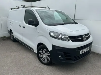 Second-hand Vauxhall Vivaro 100 CP (73 kW) 2022 Alb Monovolum