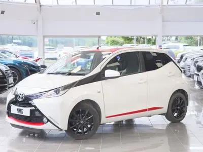 Used Toyota Aygo x-press 69 HP (50 kW) 2018 White Hatchback