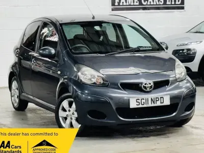 Usata Toyota Aygo 68 CV (50 kW) 2011 Grigio Utilitaria