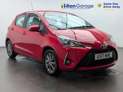 Used Toyota Yaris 111 HP (81 kW) 2017 Red Hatchback