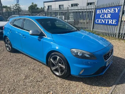 Gebraucht Volvo V40 R-Design 150 PS (110 kW) 2013 Blau Kleinwagen