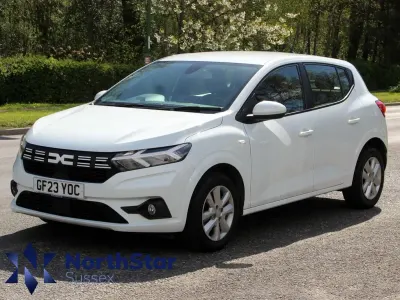 Begagnad Dacia Sandero Expression 90 HK (66 kW) 2023 Vit Halvkombi