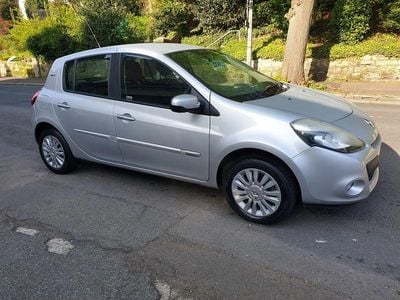 Używany Renault Clio II 75 KM (55 kW) 2011 Srebrny Hatchback