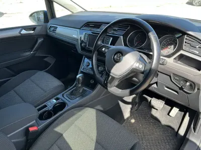 Begagnad VW Touran SE 2016 Blå Minibuss