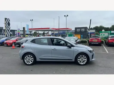 Used Renault Clio Evolution 143 HP (105 kW) 2025 Metallic  ceramic grey  Hatchback