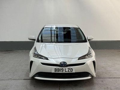 Used Toyota Prius Active 122 HP (89 kW) 2019 White Hatchback