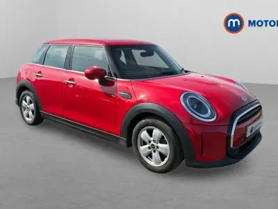 Używany Mini Cooper Classic 136 KM (100 kW) 2022 Czerwony Hatchback
