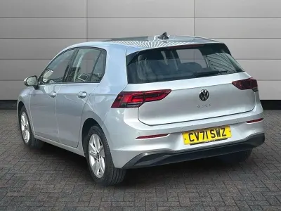 Używany VW Golf VII Life 150 KM (110 kW) 2021 Srebrny Hatchback