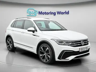 Second-hand VW Tiguan R-line 150 CP (110 kW) 2023 Alb SUV