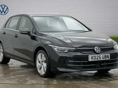 Begagnad VW Golf VIII Style 204 HK (150 kW) 2025 Svart Halvkombi