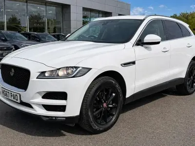 Begagnad Jaguar F-Pace Prestige 163 HK (119 kW) 2018 Vit SUV