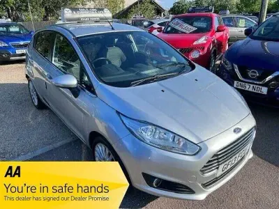 Used Ford Fiesta Titanium 125 HP (91 kW) 2013 Silver Hatchback