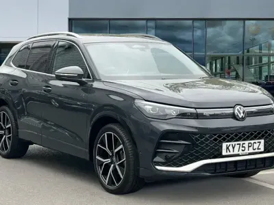 Używany VW Tiguan R-line 150 KM (110 kW) 2025 Szary SUV