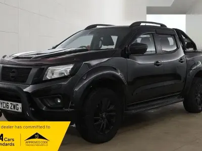 Used Nissan Navara Tekna 190 HP (139 kW) 2016 Black Pickup