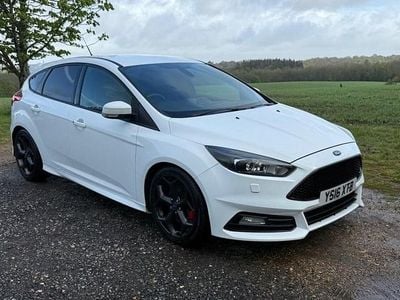 Used Ford Focus ST 185 HP (136 kW) 2016 White Hatchback