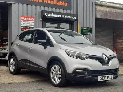 Used Renault Captur Dynamique 90 HP (66 kW) 2016 Silver SUV