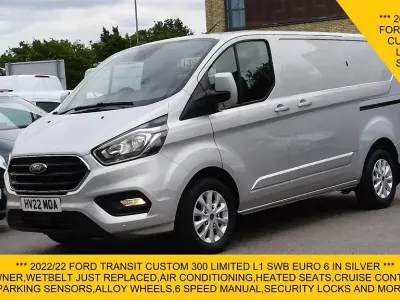 Begagnad Ford Transit Custom Limited 130 HK (95 kW) 2022 Silver Van