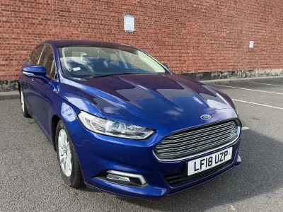 Usado Ford Mondeo Zetec 120 HP (88 kW) 2018 Azul Citadino
