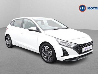 Used Hyundai i20 Advanced 101 HP (74 kW) 2024 White Hatchback