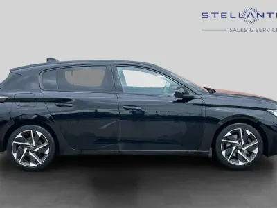 Używany Peugeot 308 Allure Premium 129 KM (94 kW) 2023 Czarny Hatchback