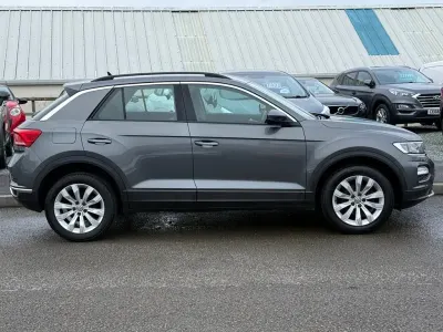 Usado VW T-Roc SE 150 HP (110 kW) 2019 Cinzento SUV