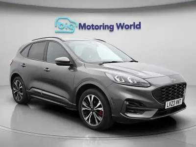 Usado Ford Kuga ST-Line X 225 HP (165 kW) 2023 Cinzento SUV