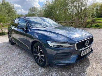 Usado Volvo V60 Momentum 2018 Azul Carrinha
