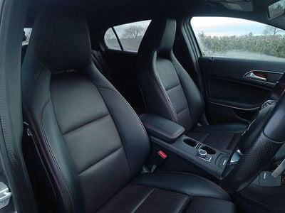 Usado Mercedes GLA220 Executive 2017 Cinzento SUV