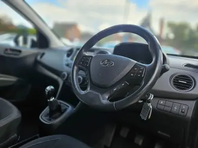 Gebraucht Hyundai i10 67 PS (49 kW) 2019 Grau Kleinwagen