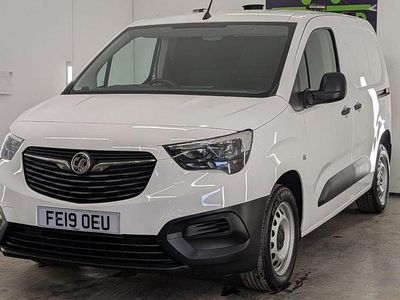 Used Vauxhall Combo Edition 100 HP (73 kW) 2019 White MPV