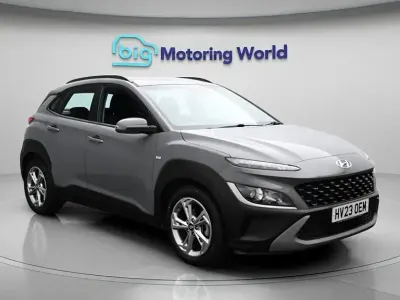Usado Hyundai Kona SE 120 CV (88 kW) 2023 Gris SUV
