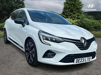 Used Renault Clio V Techno 143 HP (105 kW) 2023 White Hatchback