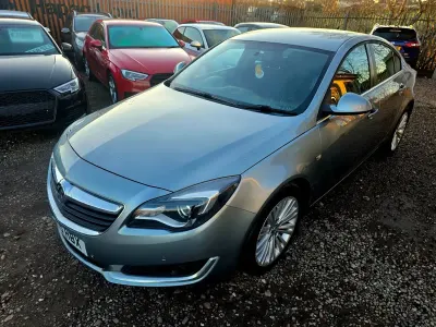 Käytetty Vauxhall Insignia Design Edition 163 HP (119 kW) 2015 Hopea Viistoperä