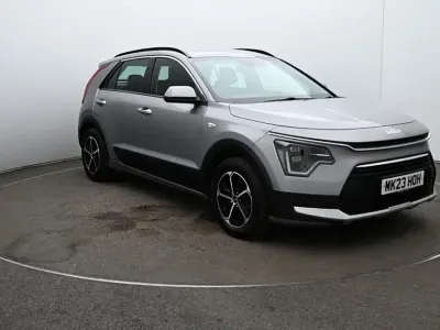 Gebraucht Kia Niro 139 PS (102 kW) 2023 Grau SUV