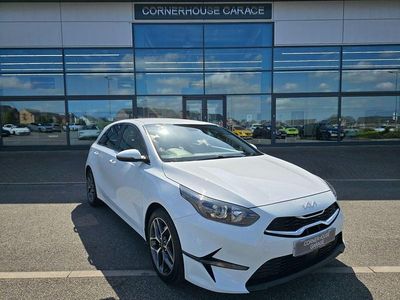 Usado Kia Ceed 138 HP (101 kW) 2023 Branco Citadino