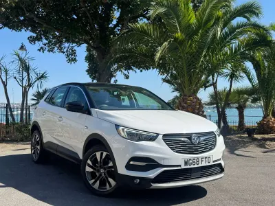 Used Vauxhall Grandland X Sport 130 HP (95 kW) 2018 White SUV