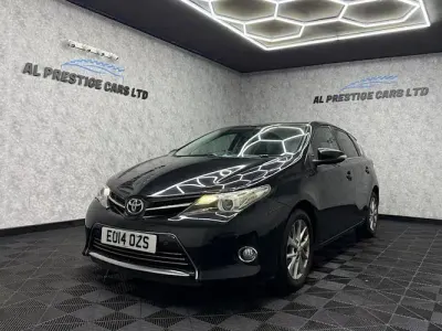 Used Toyota Auris 90 HP (66 kW) 2014 Black Hatchback