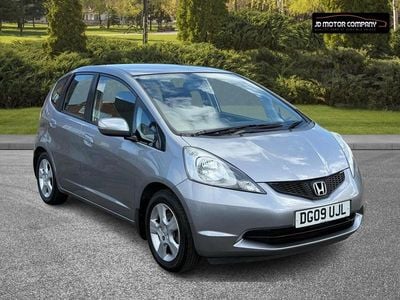 Begagnad Honda Jazz ES 100 HK (73 kW) 2009 Silver Halvkombi
