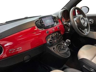Begagnad Fiat 500 Dolcevita 70 HK (51 kW) 2022 Röd Halvkombi