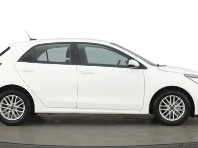 Used Kia Rio 2018 White Hatchback