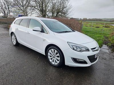 White Used 2013 Vauxhall Astra Estate | £5,500 (Expensive)