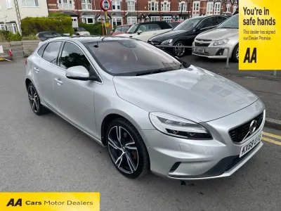Gebraucht Volvo V40 R-Design Pro 150 PS (110 kW) 2018 Silber Kleinwagen